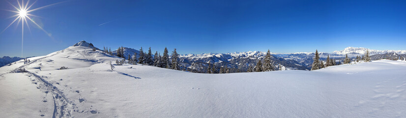 Winterpanorama in den Salzburger Bergen