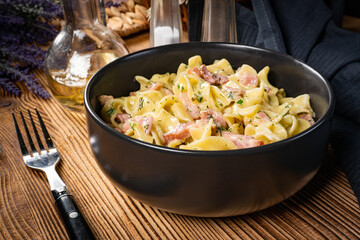 Tagliatelle mosse Carbonara