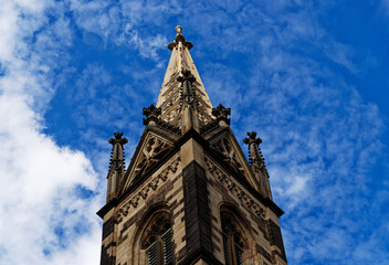 Fototapeta na wymiar Kirchturm der Appolinariskirche in Remagen