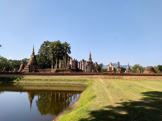 Obraz premium Wat Mahathat Temple, Sukhothai Province Is a temple in the area of Sukhothai since ancient times Wat Mahathat is located in the Sukhothai Historical Park.