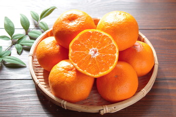 かごに盛ったミカン　みかん　複数の蜜柑 
