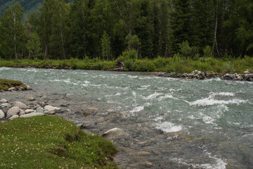 the alarmingly bubbling white mountain river of the Altai-Akkem