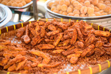 a lot of deep-fried sliced banana in tray