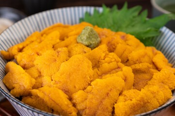 ウニ丼（テーブル）
