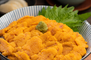 ウニ丼（テーブル）