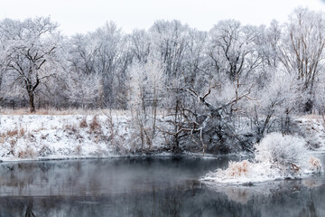 Obraz na płótnie Canvas Foggy morning. There is fog on the river. Frost on tree branches and grass.