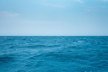 Obraz premium blue sea and blue sky use for background 