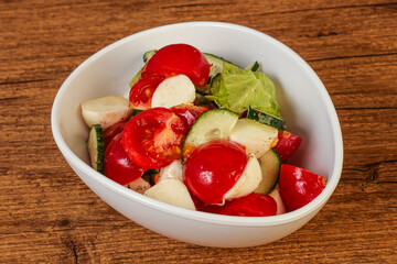 Salad with vegetables and mozzarlla