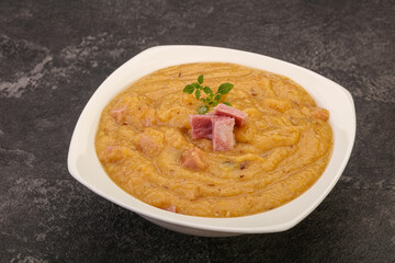 Peas cream soup with smoked ribs