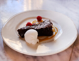 chocolate cake with ice cream 