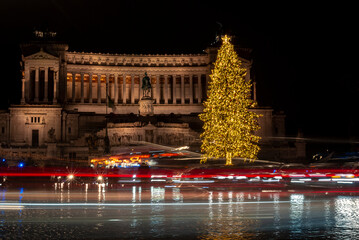 Piazza Venezia in Rome during Christmas 2020, with the new "Spelacchio" tree.