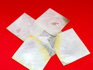 Processed mother-of-pearl pieces