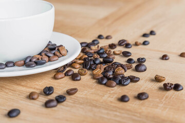 Coffee cups and coffee beans on the table