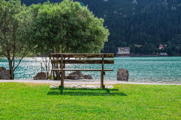 Obraz premium La panchina sul lago