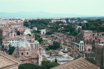 Obraz premium Panoramic view of city Rome with Roman forum and Colosseum from Vittoriano