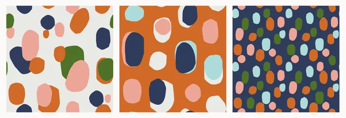 Reihe von trendigen abstrakten Vektormustern mit Klecksen, Ovalen, Flecken. Trendige geometrische ausgeschnittene Formen. Auffällige Drucke für Mode, Papier, Geschenke. © mgdrachal