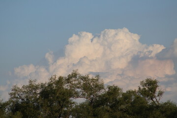 Nubes y cielos