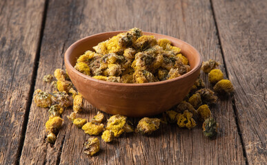 dry chrysanthemum in a bowl