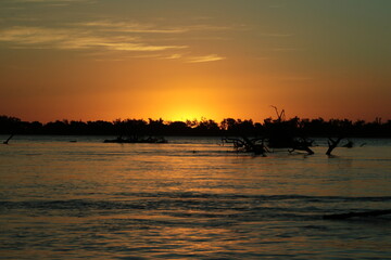 Atardecer en el río