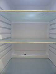 まっさらな状態の冷蔵庫内