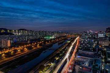 Fototapeta na wymiar the night view of Anyangcheon Stream in Seoul