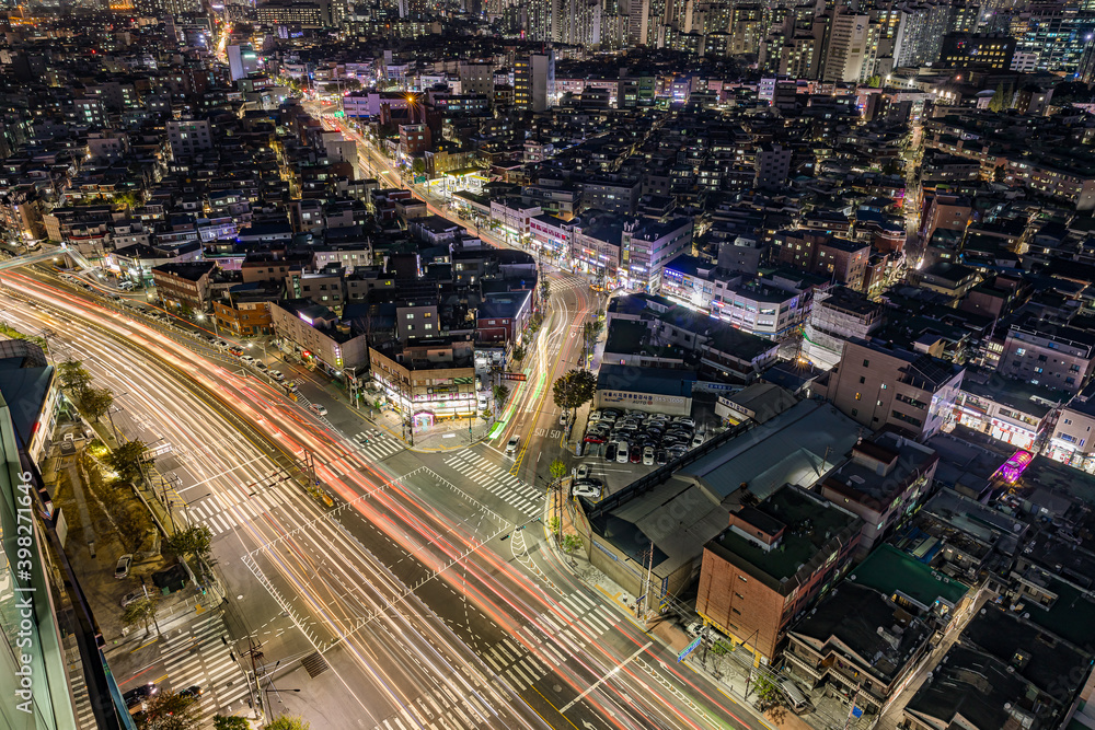 Wall mural the darkness of seoul