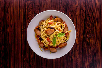 Spaghetti sausage with chilly