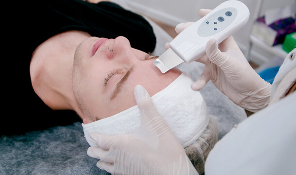 beautician makes procedures for cleansing the skin from acn