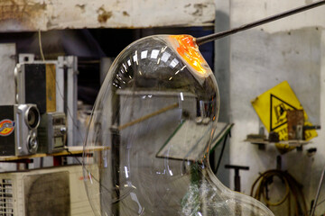 Glass processing in a glass factory for the creation of objects