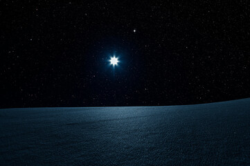 Leuchtender Stern über einer Schneedecke