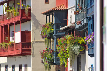 Fototapeta na wymiar Balcones en Santa Cruz de la Palma, Canarias