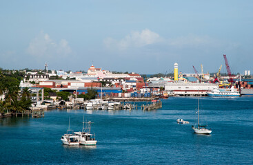 Fototapeta na wymiar Nassau Harbour And the Skyline