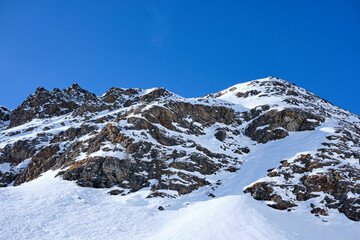 Fototapeta na wymiar Italian Dolomites. Snow and Mountains. Winter and skiing