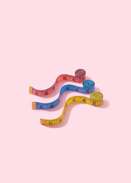 Curved soft measuring tapes with shadows.
