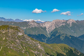 Obraz premium landscape in the mountains with white peaks of shkhara