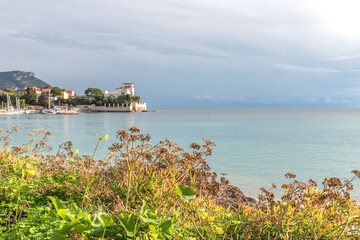 Fototapeta premium Villa Kerylos en bord de mer dans la baie des fourmis à Beaulieu sur Mer