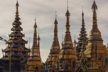 Fototapeta premium a large building with towers