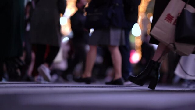 東京　渋谷スクランブル交差点　夜景　2020年12月　スローモーション