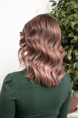 Fototapeta premium Wavy hair on a blonde woman back view
