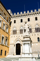 Fototapeta premium Monument to Sallustio Bandini and Palazzo Salimbeni in Siena - Tuscany, Italy