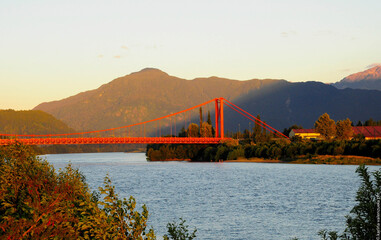 Puente de color rojo 