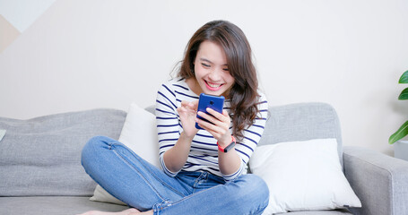 Fototapeta premium woman play mobile games