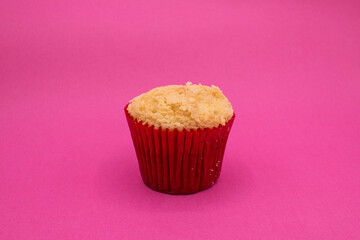 Panqué de vainilla en fondo rosa