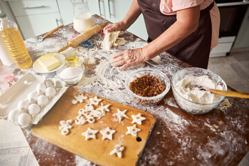 Obraz na płótnie Canvas Dedicated female baker making cookies in her kitchen