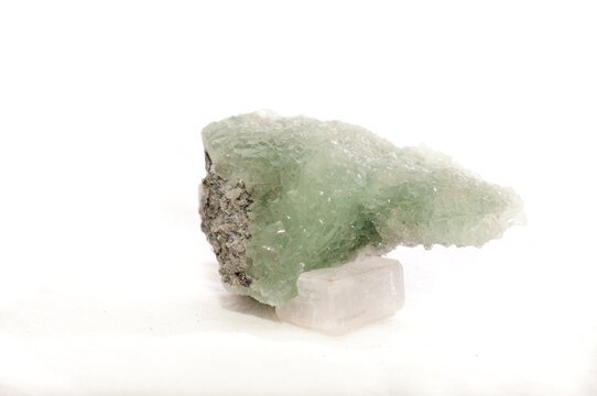apophyllite on prehnite