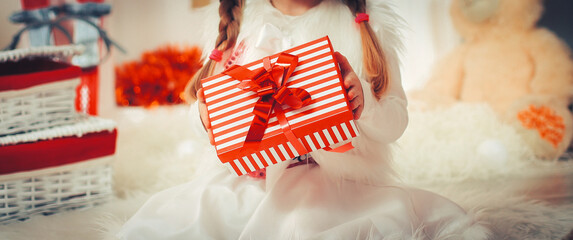 Fototapeta premium close up.happy girl with gift box
