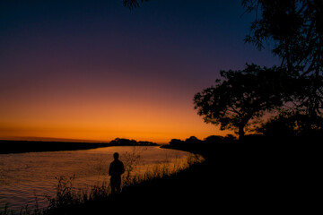 Obraz na płótnie Canvas sunset on the river