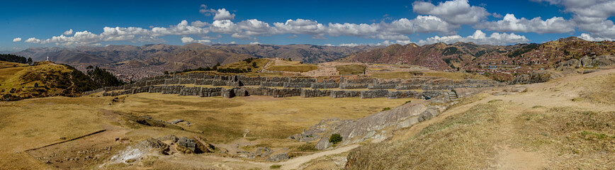 Fototapeta na wymiar Beautiful view of Cuzco with Inca walls in the foreground with blue sky and white clouds