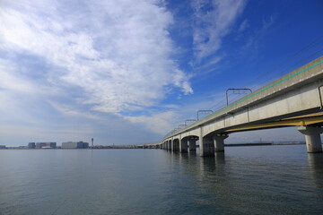 Obraz na płótnie Canvas 空港に向かう海上の橋