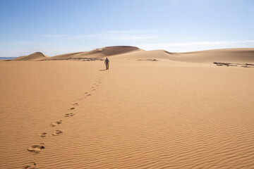 Fototapeta na wymiar Footprint in in the sand, Sahara Desert, Chad